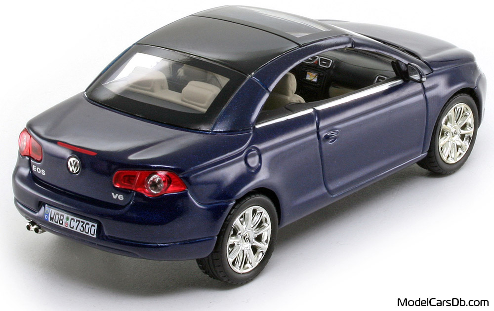 2006 - Volkswagen Eos Norev 1/43 (Син) Задна дясна страна