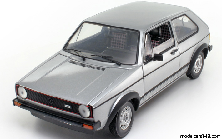 1976 - Volkswagen Golf GTI Sun Star 1/18 (Сребрист) Предна лява страна
