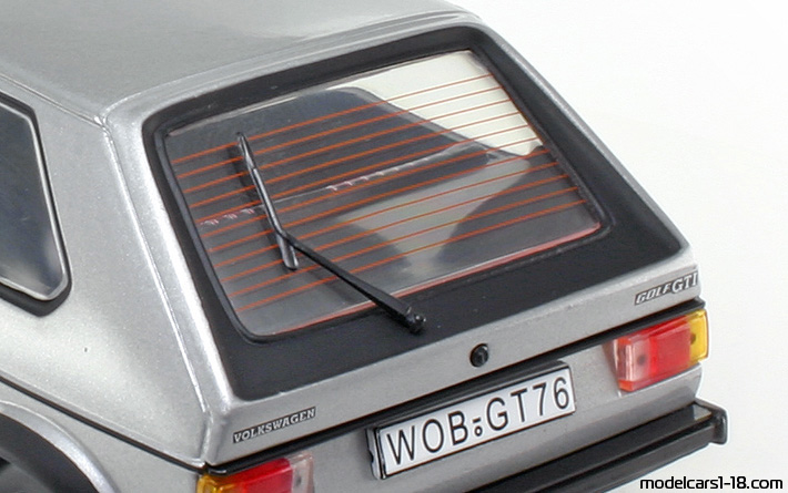 1976 - Volkswagen Golf GTI Sun Star 1/18 (Сребрист) Багажник / Отварящи се фарове