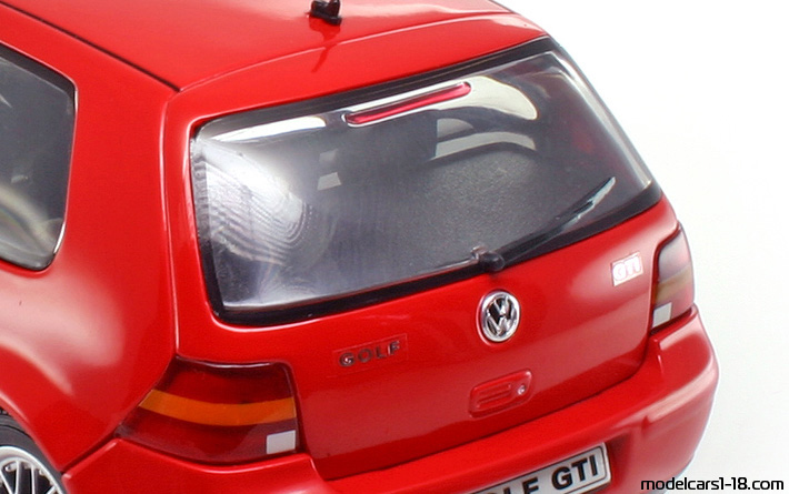 1997 - Volkswagen Golf GTI Revell 1/18 (Червен) Багажник / Отварящи се фарове