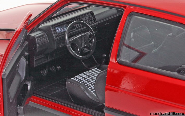1989 - Volkswagen Golf GTI G60 Norev 1/18 (Червен) Интериор арматурно табло