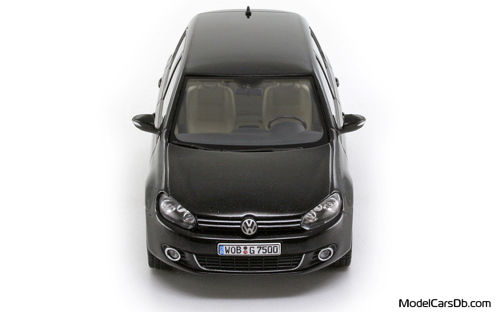 2008 - Volkswagen Golf TSI Schuco 1/43 (Черен) Предница
