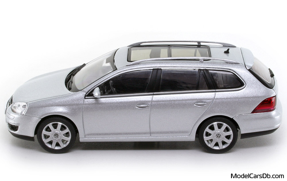 2007 - Volkswagen Golf Variant AutoArt 1/43 (Сребрист) Страна