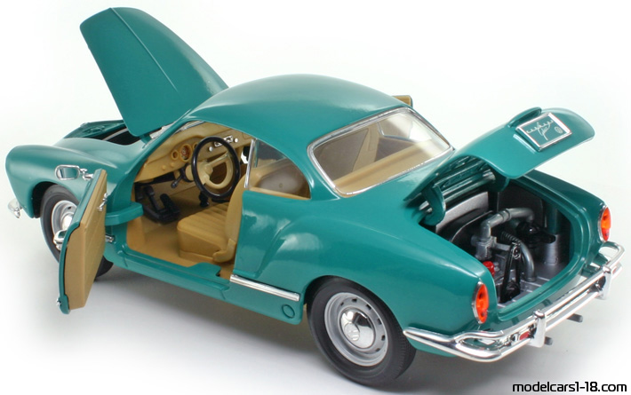 1966 - Volkswagen Karmann-Ghia Road Legends 1/18 (Зелен) Отваряеми части