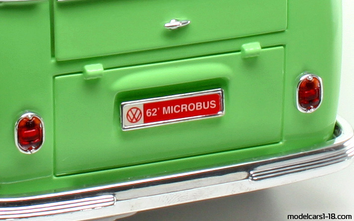1962 - Volkswagen Microbus Road Signature 1/18 (Зелен / Бял) Двигател