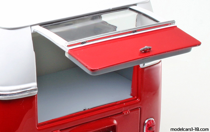 1962 - Volkswagen Microbus Welly 1/18 (Червен / Бял) Багажник / Отварящи се фарове