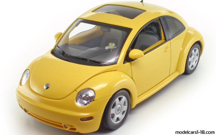 1999 - Volkswagen New Beetle AutoArt 1/18 (Жълт) Предна лява страна