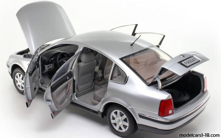 1998 - Volkswagen Passat Anson 1/18 (Светло сребрист) Отваряеми части