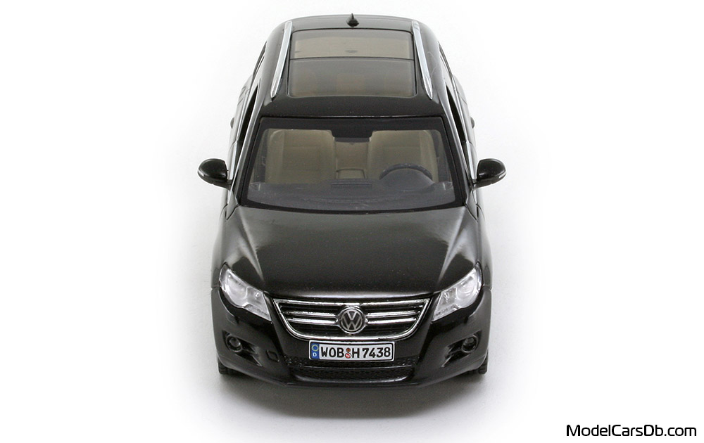 2007 - Volkswagen Tiguan 2.0 TDI Schuco 1/43 (Черен) Предница