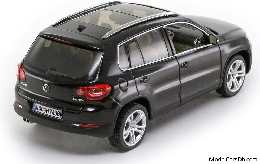 2007 - Volkswagen Tiguan 2.0 TDI Schuco 1/43 (Черен) Задна дясна страна