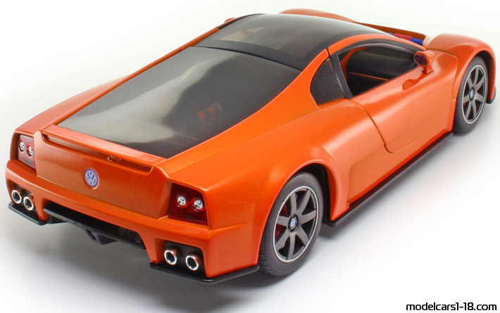 1997 - Volkswagen W12 Nardo Concept Road Signature 1/18 (Оранжев) Задна дясна страна