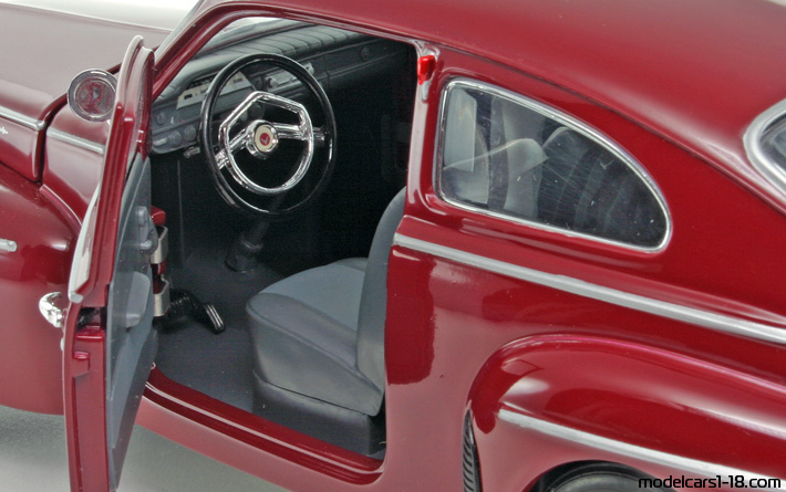 1964 - Volvo PV544 Revell 1/18 (Червен) Интериор арматурно табло