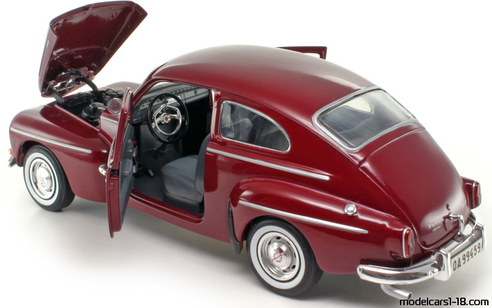1964 - Volvo PV544 Revell 1/18 (Червен) Отваряеми части