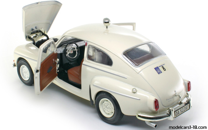 1964 - Volvo PV544 Revell 1/18 (Бял) Отваряеми части