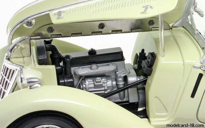 1936 - Wanderer W25K Ricko 1/18 (Бял) Двигател