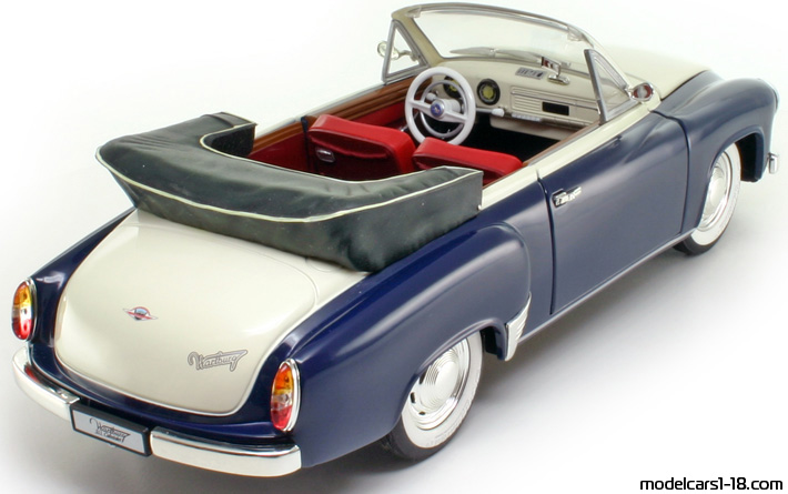 1956 - Wartburg 311 Revell 1/18 (Син / Бял) Задна дясна страна