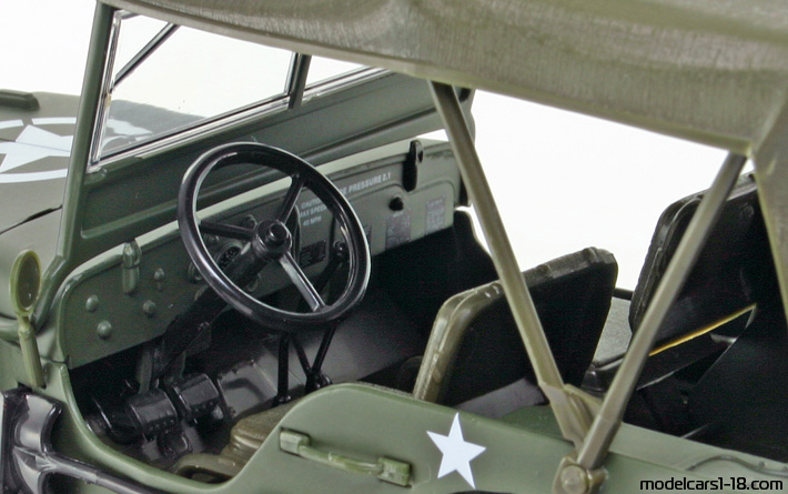 1942 - Willys Jeep Solido 1/18 (Кафяв) Интериор арматурно табло