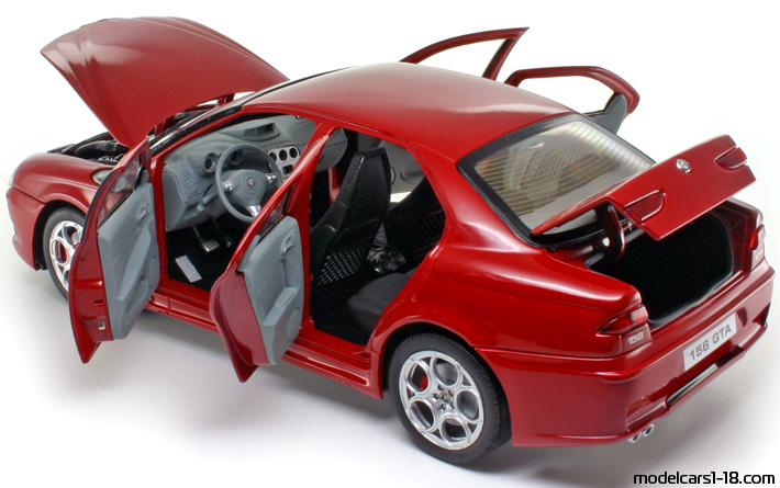 2002 - Alfa Romeo 156 GTA Ricko 1/18 (Rot) Zu öffnende Teile