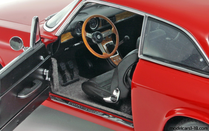 1967 - Alfa Romeo 1750 GTV AutoArt 1/18 (Rot) Innenraum Armaturenbrett