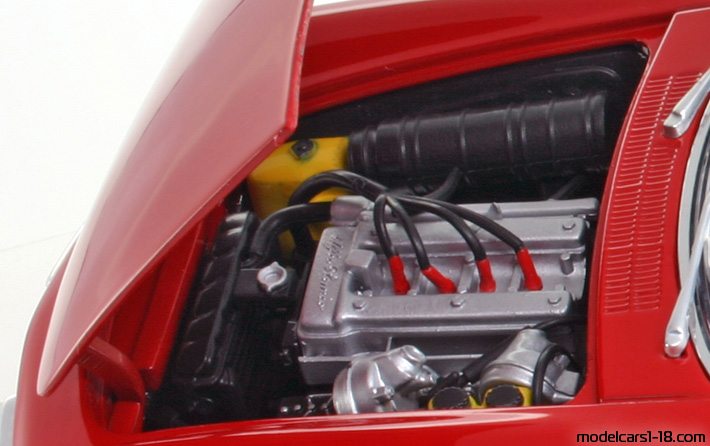 1969 - Alfa Romeo 2000 Spider Veloce Ricko 1/18 (Rot) Motor