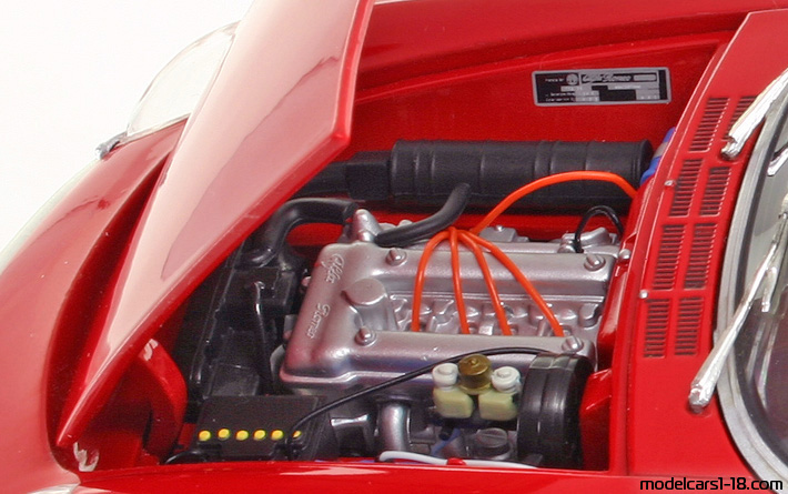 1970 - Alfa Romeo 2000 Spider Minichamps 1/18 (Rot) Motor