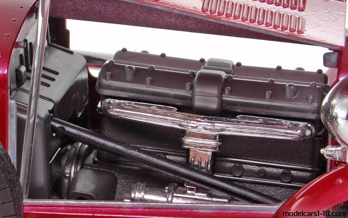 1934 - Alfa Romeo 8C 2300 Monza Bburago 1/18 (Rot) Motor