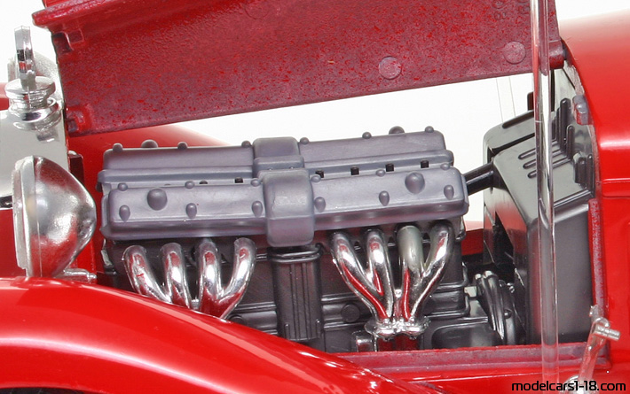 1932 - Alfa Romeo 8C 2300 Spider Bburago 1/18 (Rot) Motor