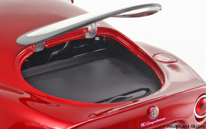 2007 - Alfa Romeo 8C Competizione Bburago 1/18 (Rot) Kofferraum / Klappbare Scheinwerfer