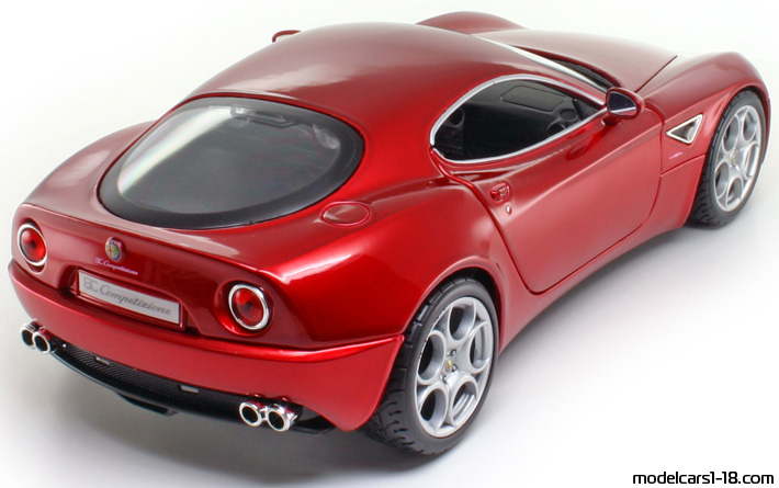 2007 - Alfa Romeo 8C Competizione Maisto 1/18 (Rot) Hinten rechte seite