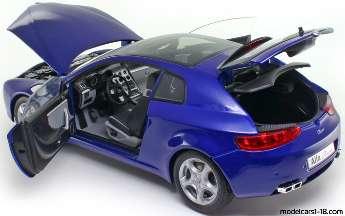 2005 - Alfa Romeo Brera Norev 1/18 (Blau) Zu öffnende Teile