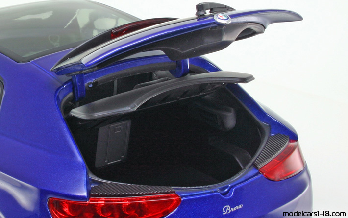 2005 - Alfa Romeo Brera Norev 1/18 (Blau) Kofferraum / Klappbare Scheinwerfer