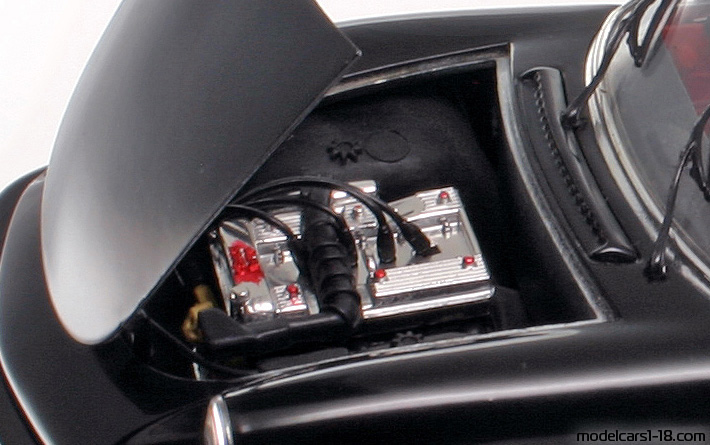 1990 - Alfa Romeo Spider Jouef Evolution 1/18 (Schwarz) Motor