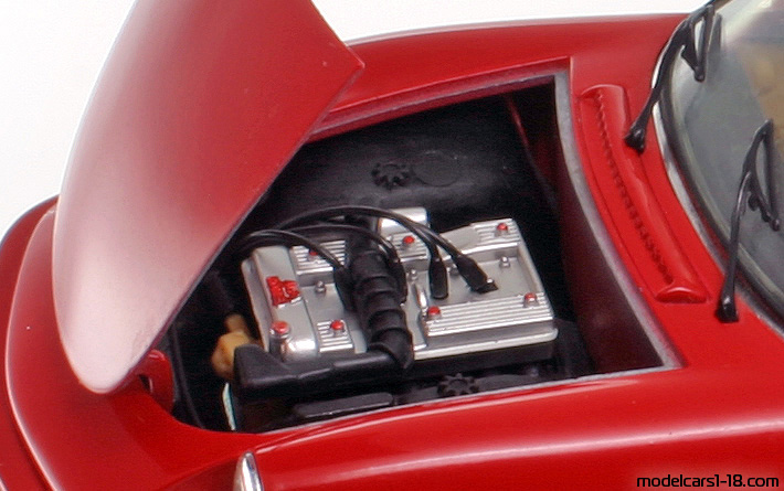 1990 - Alfa Romeo Spider Jouef Evolution 1/18 (Rot) Motor