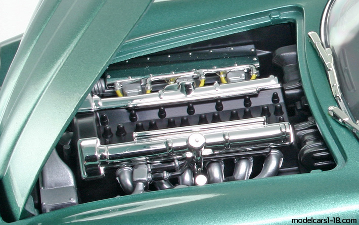 1961 - Aston Martin DB4 GT Zagato Road Signature 1/18 (Grün) Motor