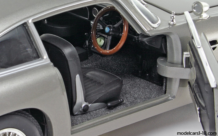 1965 - Aston Martin DB5 (James Bond) Beanstalk 1/18 (Silber) Innenraum Armaturenbrett