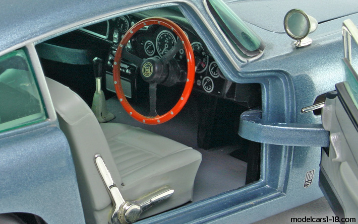 1963 - Aston Martin DB5 Chrono 1/18 (Blau) Innenraum Armaturenbrett