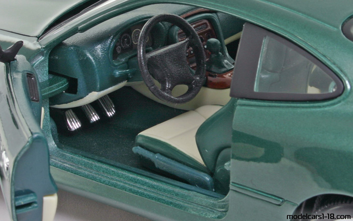 1999 - Aston Martin DB7 Vantage Maisto 1/18 (Grün) Innenraum Armaturenbrett