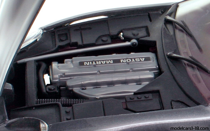 1993 - Aston Martin DB7 Guiloy 1/18 (Blau) Motor