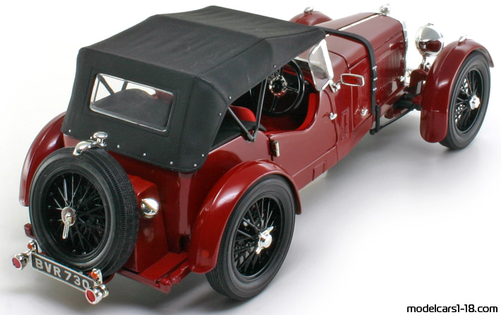 1934 - Aston Martin Mark II Signature Models 1/18 (Rot) Hinten rechte seite