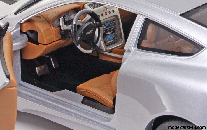 2001 - Aston Martin V12 Vanquish Bburago 1/18 (Silber) Innenraum Armaturenbrett