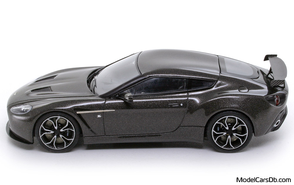2012 - Aston Martin V12 Zagato Minichamps 1/43 (Grau) Seite
