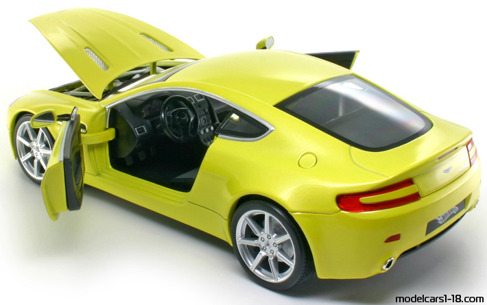 2005 - Aston Martin V8 Vantage Hot Wheels 1/18 (Gelb) Zu öffnende Teile