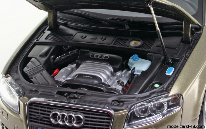 2005 - Audi A4 3.2 Avant Quattro (B7) Minichamps 1/18 (Gold) Motor