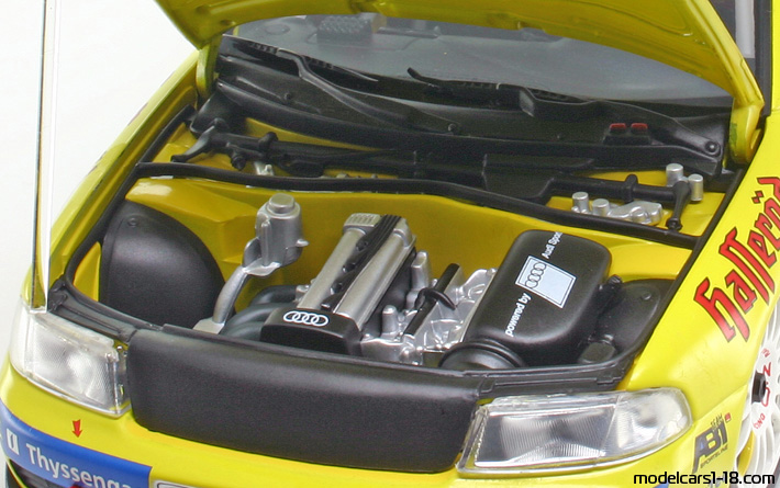 1999 - Audi A4 STW (B5) UT 1/18 (Gelb / Blau) Motor