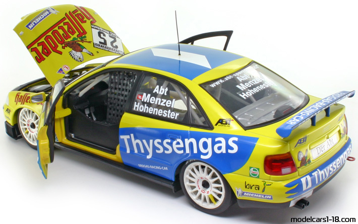 1999 - Audi A4 STW (B5) UT 1/18 (Gelb / Blau) Zu öffnende Teile
