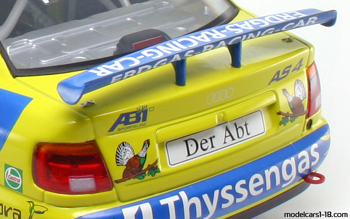 1999 - Audi A4 STW (B5) UT 1/18 (Gelb / Blau) Kofferraum / Klappbare Scheinwerfer