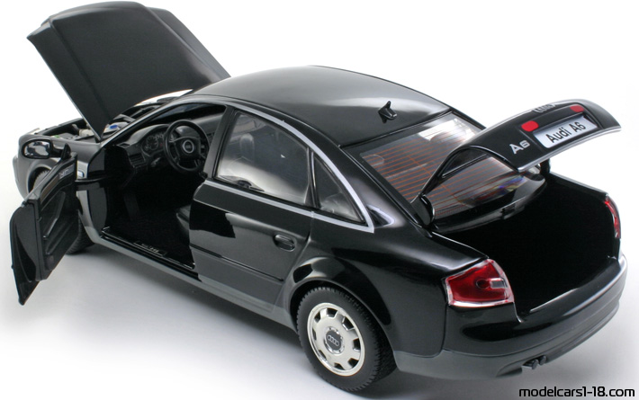 1997 - Audi A6 (C5) Checkmate Models 1/18 (Schwarz) Zu öffnende Teile