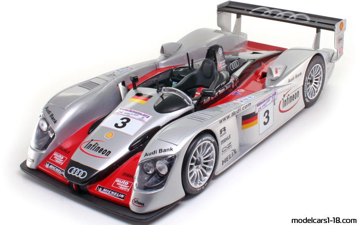 2002 - Audi R8 Maisto 1/18 (Silber / Schwarz) Vorne linke Seite