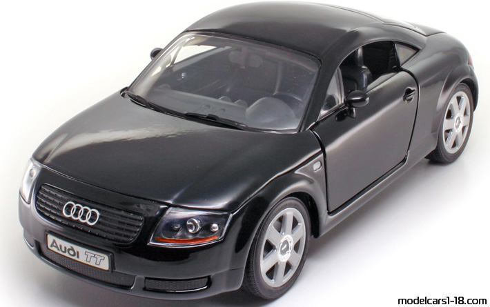 1998 - Audi TT (8N) Revell 1/18 (Silber) Vorne linke Seite
