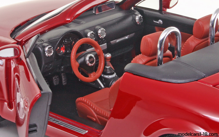 1998 - Audi TT Roadster (8N) Maisto 1/18 (Rot) Innenraum Armaturenbrett